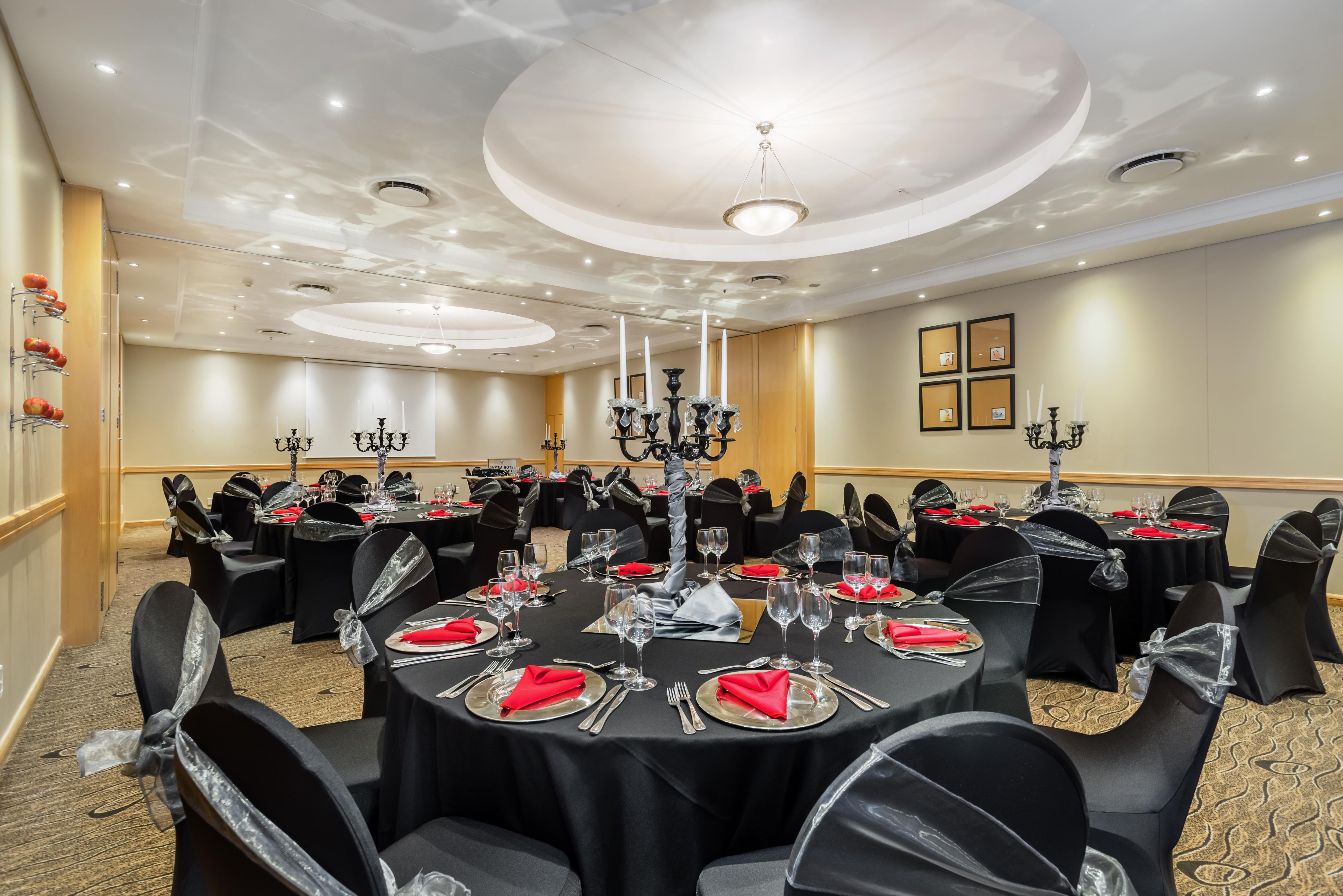 Protea Hotel By Marriott Johannesburg Wanderers Exterior photo