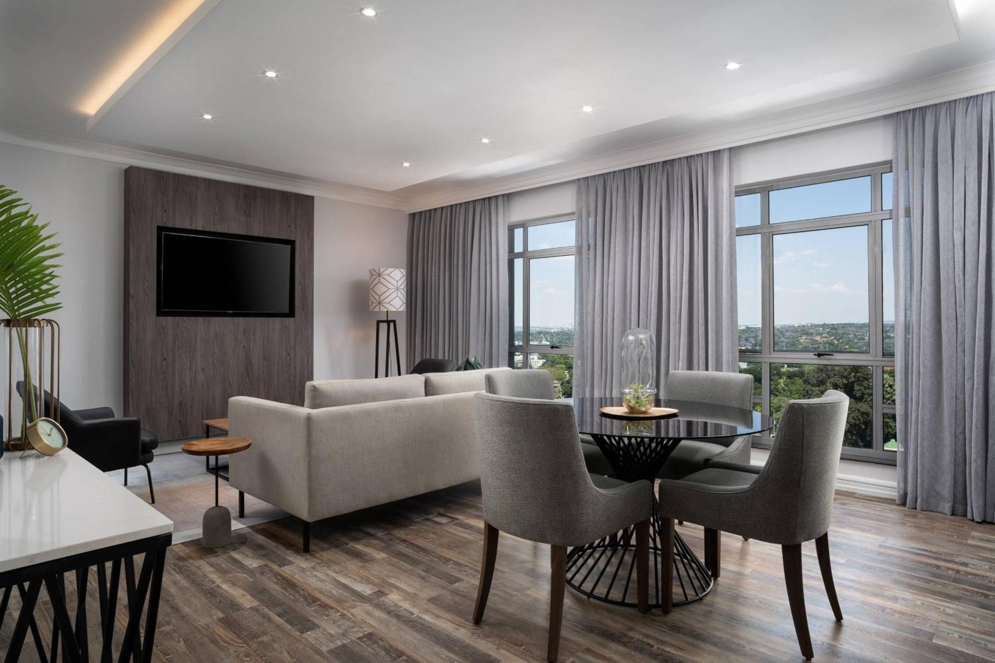 Protea Hotel By Marriott Johannesburg Wanderers Exterior photo
