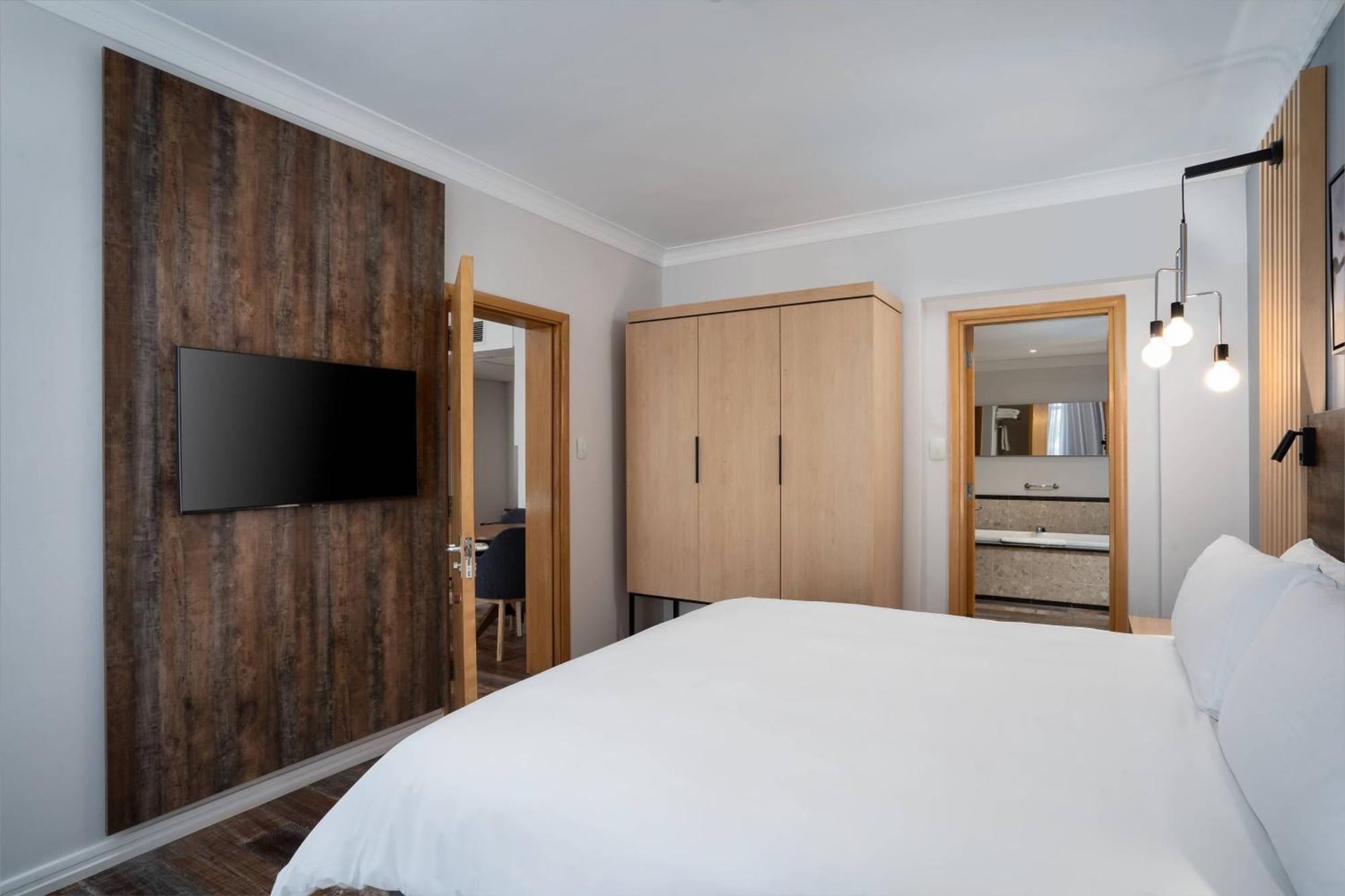 Protea Hotel By Marriott Johannesburg Wanderers Exterior photo
