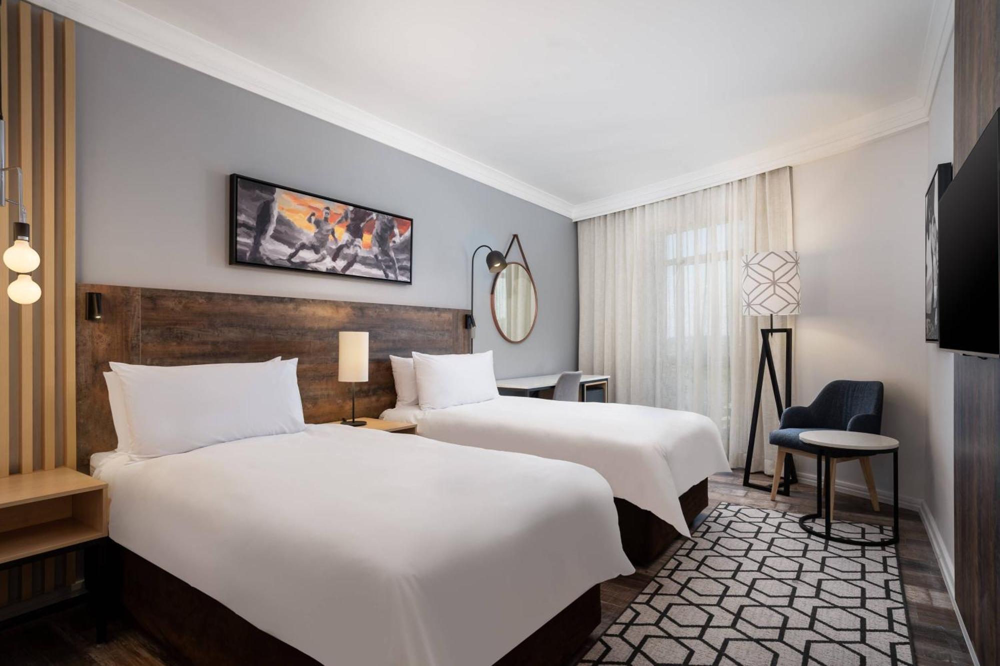 Protea Hotel By Marriott Johannesburg Wanderers Exterior photo