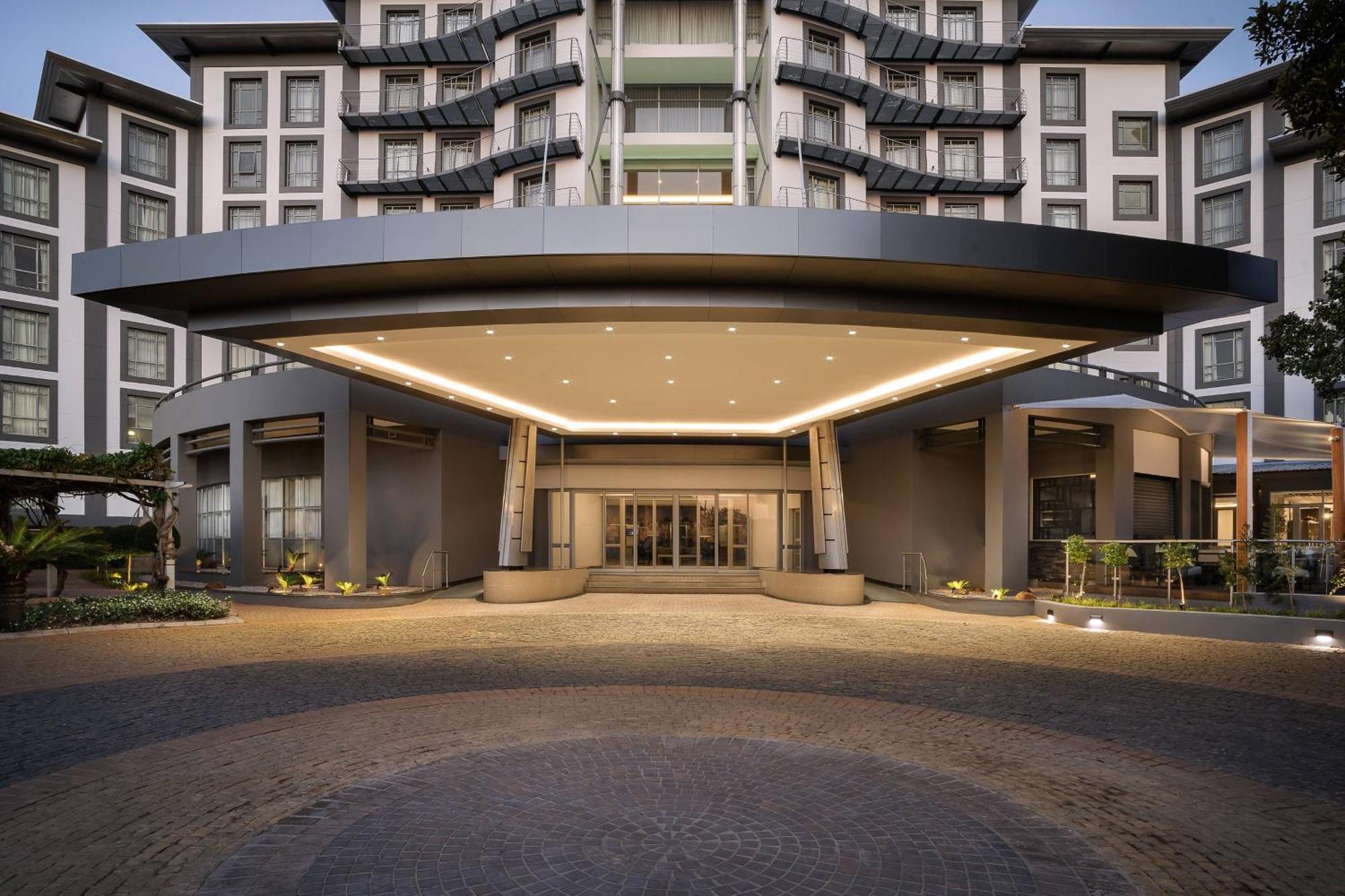 Protea Hotel By Marriott Johannesburg Wanderers Exterior photo